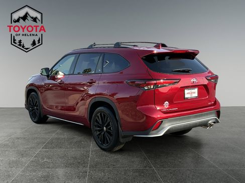 New 2026 Toyota Highlander XSE image 3