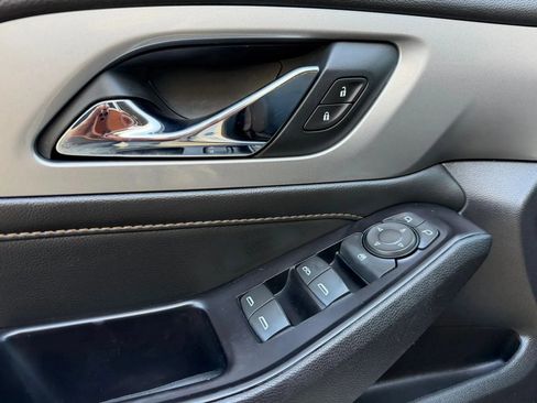 Used 2018 Chevrolet Traverse LT FWD image 13
