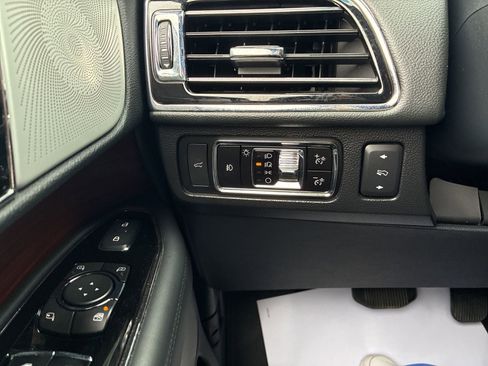 Used 2023 Lincoln Navigator Reserve image 25