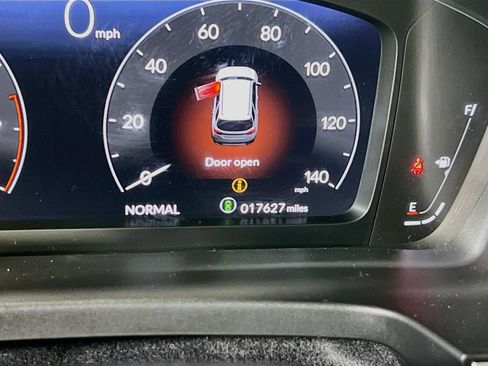Used 2025 Honda Pilot Elite image 12
