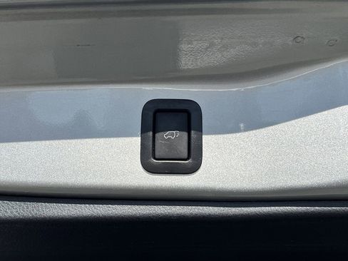 Used 2019 Toyota Highlander XLE image 32