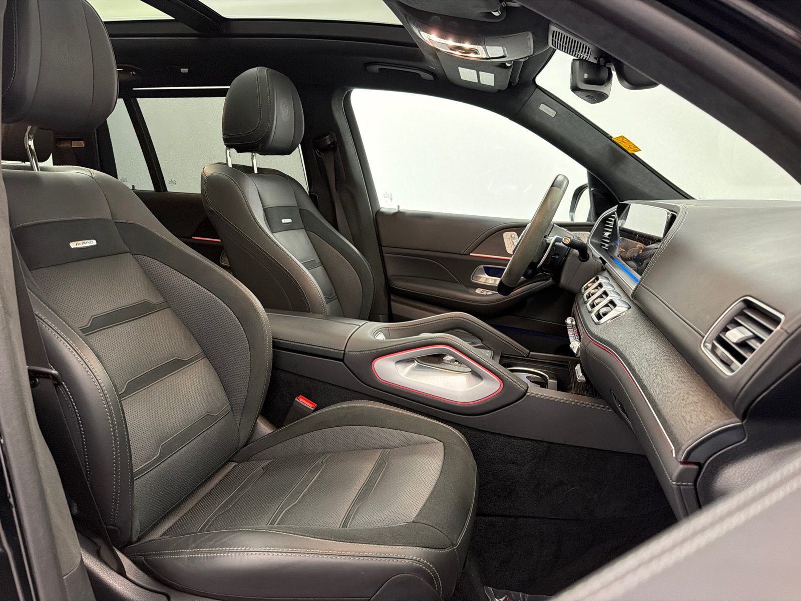 Used 2025 Mercedes-Benz GLS 63 AMG 4MATIC image 21