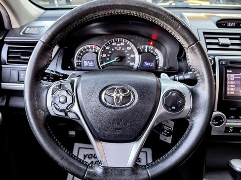 Used 2014 Toyota Camry SE image 10