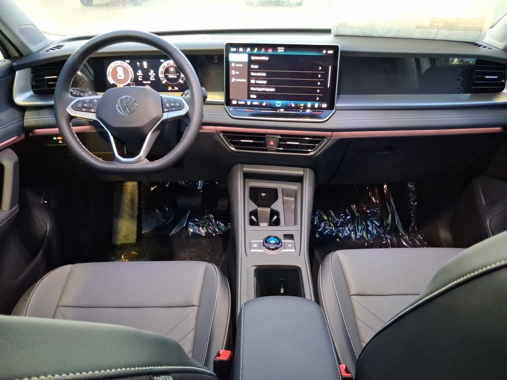 New 2026 Volkswagen Tiguan SE FWD image 6