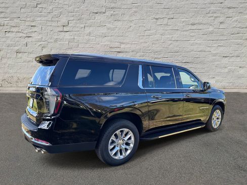 Used 2025 Chevrolet Suburban Premier image 5