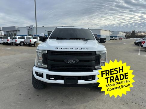 Used 2017 Ford F250 XLT w/ XLT Premium Package image 2