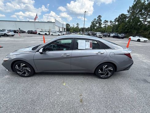 Used 2024 Hyundai Elantra Limited FWD image 5