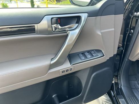 Used 2023 Lexus GX 460 Premium w/ Accessory Package AWD/4WD image 11