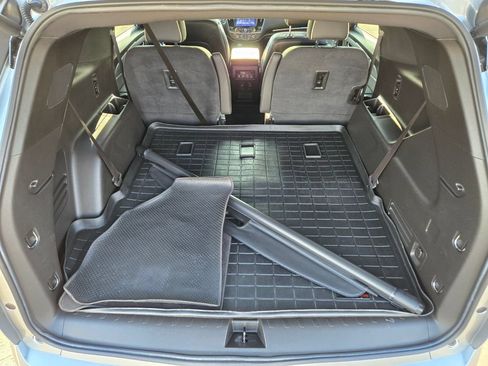 Used 2023 Chevrolet Traverse Premier FWD image 13