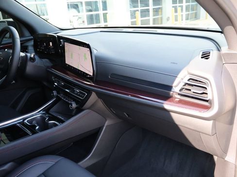 Used 2026 Chevrolet Traverse Z71 w/ Driver Confidence Package AWD/4WD image 11