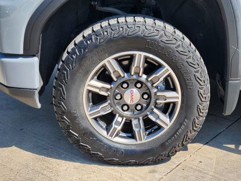 Used 2024 GMC Sierra 1500 AT4 w/ Technology Package AWD/4WD image 11