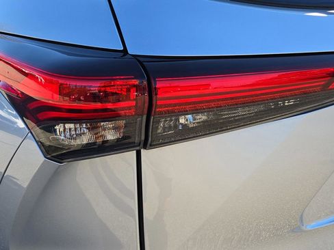 Used 2021 Toyota Highlander XLE image 13