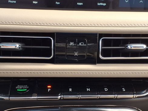 Used 2023 Lincoln Nautilus Reserve AWD/4WD image 19
