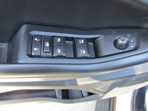 Used 2023 Jeep Grand Cherokee L Laredo AWD/4WD image 18