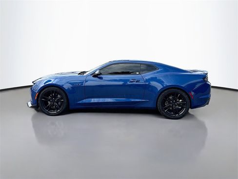 Used 2021 Chevrolet Camaro LT image 4