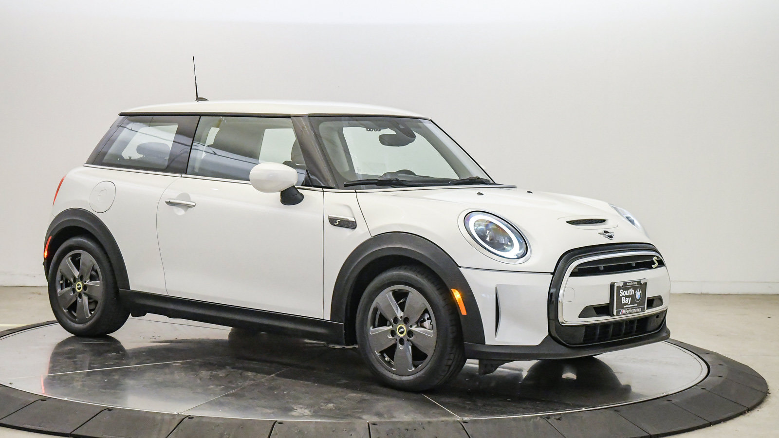 Used 2024 MINI Cooper SE FWD image 6