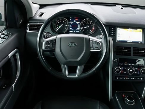 Used 2019 Land Rover Discovery Sport SE image 25