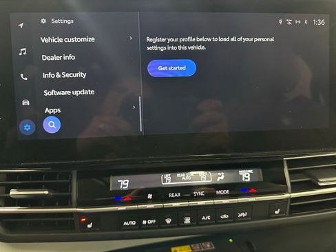 Used 2025 Toyota Sienna XLE image 38