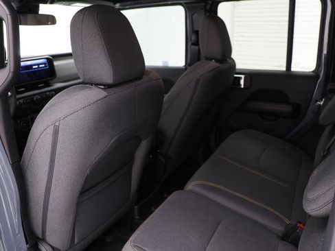 Used 2024 Jeep Wrangler Unlimited Sahara image 11