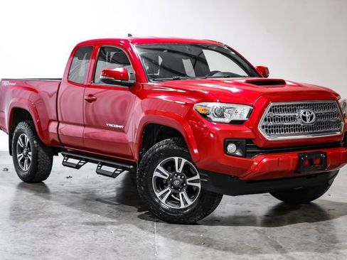 Used 2016 Toyota Tacoma TRD Sport w/ Towing Package image 7