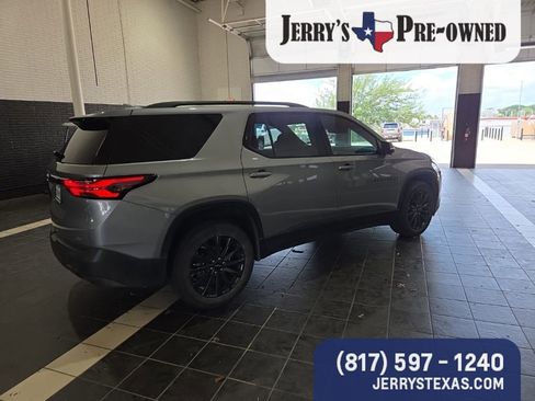 Used 2023 Chevrolet Traverse RS FWD image 5