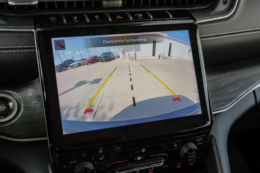 Used 2022 Jeep Grand Cherokee Limited AWD/4WD image 31
