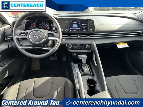 Used 2023 Hyundai Elantra SEL image 10