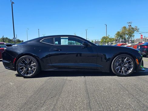 Used 2022 Chevrolet Camaro ZL1 RWD image 2