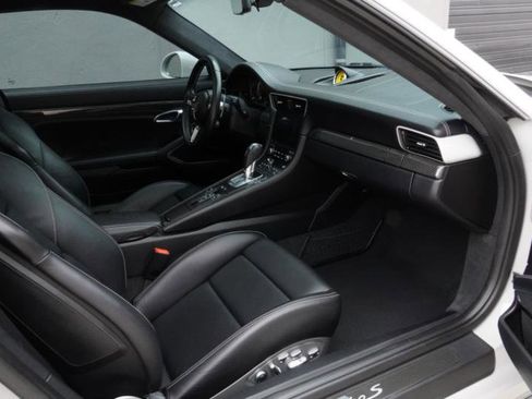 Used 2018 Porsche 911 Turbo S image 77