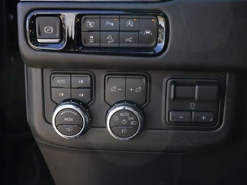 New 2026 GMC Yukon XL AT4 w/ AT4 Premium Plus Package image 42