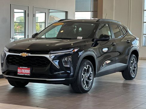Used 2025 Chevrolet Trax LT w/ Driver Confidence Package FWD image 8