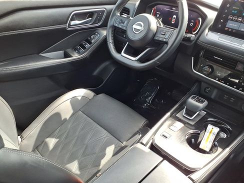 Used 2024 Nissan Rogue Platinum FWD image 9