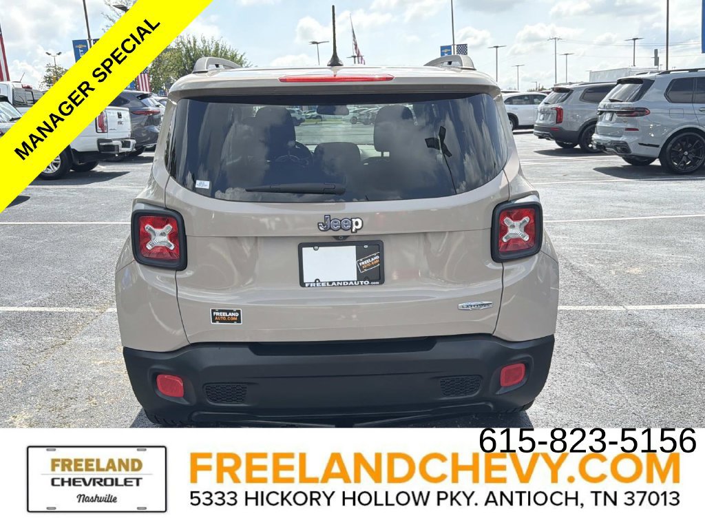 Used 2016 Jeep Renegade Latitude FWD image 4