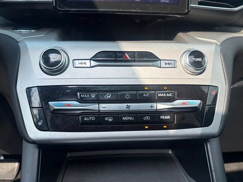Used 2022 Ford Explorer XLT w/ Equipment Group 202A AWD/4WD image 21