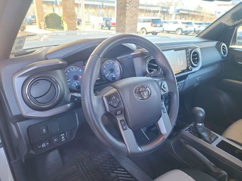 Used 2020 Toyota Tacoma TRD Sport w/ Technology Package image 11