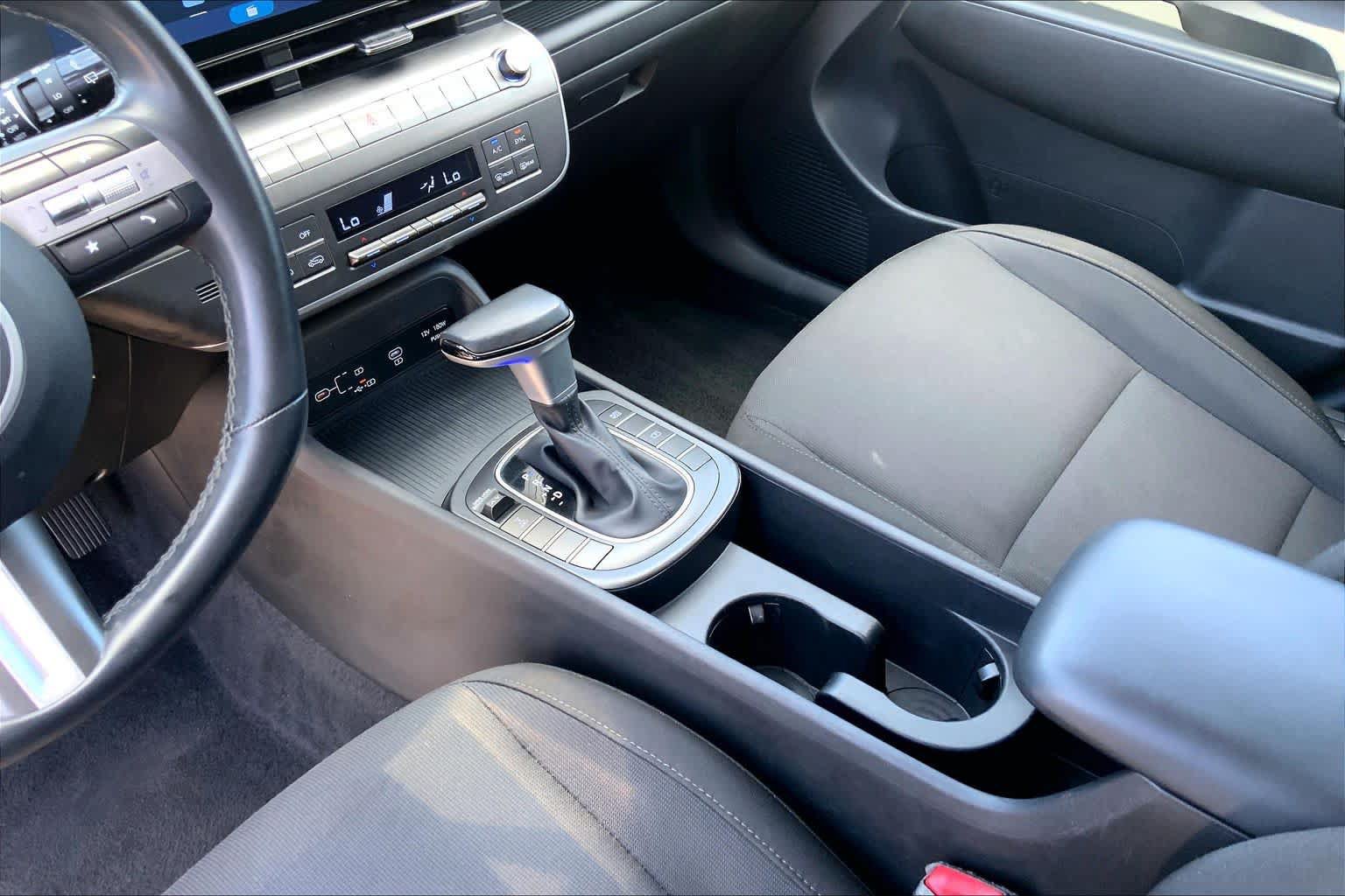 Used 2025 Hyundai Kona SEL AWD/4WD image 16