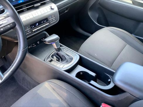 Used 2025 Hyundai Kona SEL AWD/4WD image 16