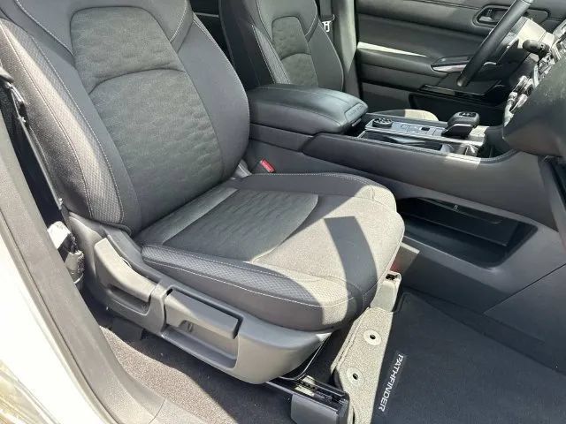 Certified 2025 Nissan Pathfinder SV AWD/4WD image 30