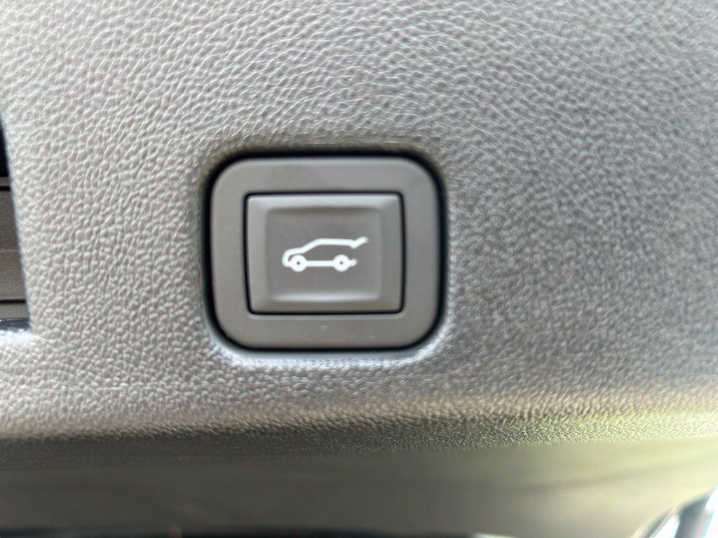 Used 2026 GMC Acadia Elevation FWD image 12