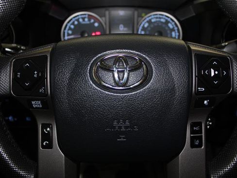 Used 2020 Toyota Tacoma SR5 AWD/4WD image 16