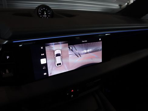 Certified 2025 Porsche Macan 4 Electric AWD/4WD image 20