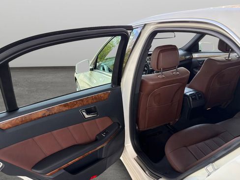 Used 2011 Mercedes-Benz E 550 4MATIC Sedan image 14