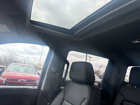 Used 2023 GMC Sierra 3500 Denali w/ Denali Ultimate Package image 7