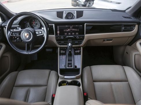 Certified 2022 Porsche Macan image 34