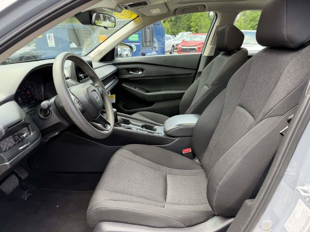 Used 2025 Honda Accord SE image 11