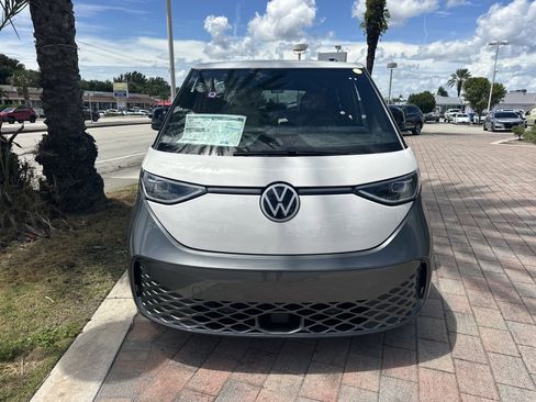 New 2025 Volkswagen ID. Buzz Pro S image 2