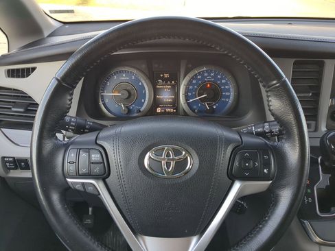 Used 2016 Toyota Sienna XLE image 15
