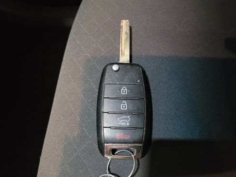 Used 2019 Kia Sorento LX image 32