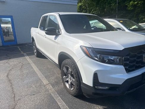 Used 2024 Honda Ridgeline TrailSport image 3