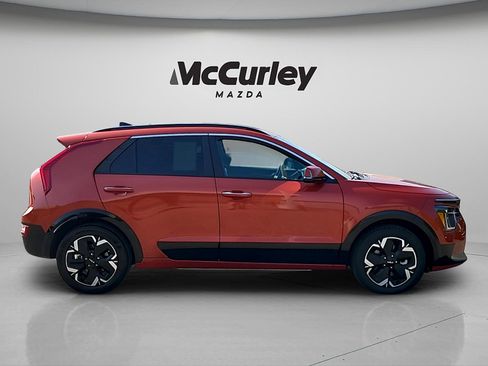 Used 2023 Kia Niro Wave w/ Wave Preserve Package FWD image 9